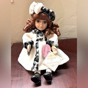 SAMANTHA Wind-Up Animated Musical Porcelain Collectors Doll